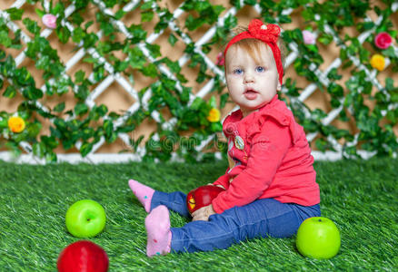 女儿 外部 童年 女孩 婴儿 标准 美丽的 宝贝 苹果 自然