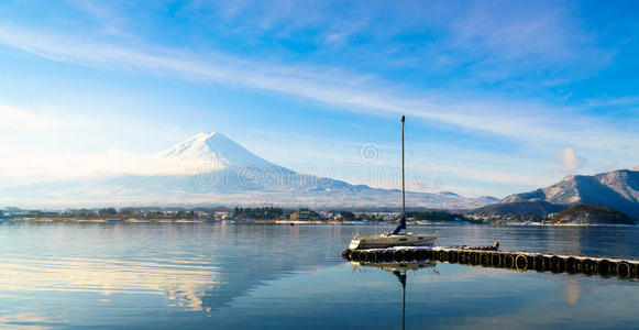 。 富士山和川口湖，日本