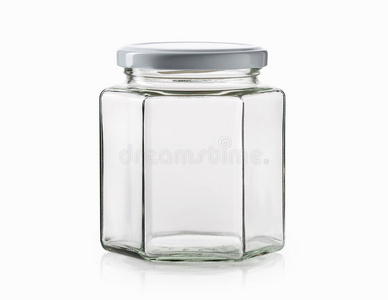 玻璃。 白色背景上的空玻璃罐