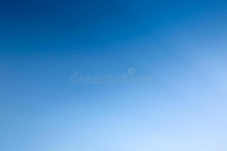 清澈的蓝天作为背景壁纸，粘贴天空壁纸