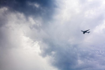 旅行 阳光 暴风雨 旅行者 事务处理 航空 下降 到达 旅游业