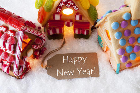五颜六色的姜饼屋，雪，文字快乐的新年