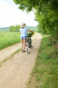 乐趣 骑自行车 乡村 风景 享受 成人 草地 自然 满的