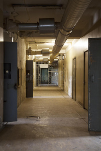 咕哝 自由 房子 古老的 被遗弃的 在室内 监狱 细胞 金属