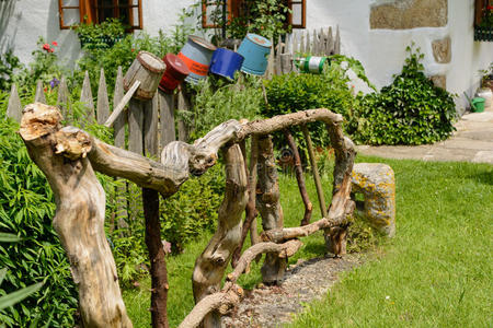 木树枝栅栏图片