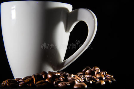 咖啡杯，阴影和咖啡