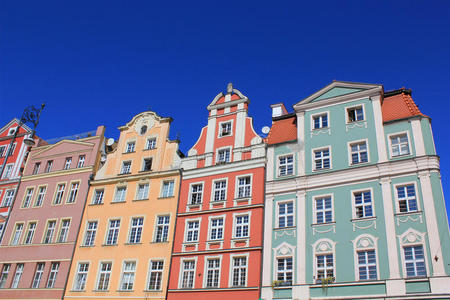 波兰欧洲的Wroclaw建筑。 市中心，五颜六色，历史悠久的市场广场公寓。下西莱西亚，欧洲。