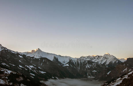 滑雪者 升降椅 冰川 滑雪板 锻炼 风景 奥地利 岩石 早晨
