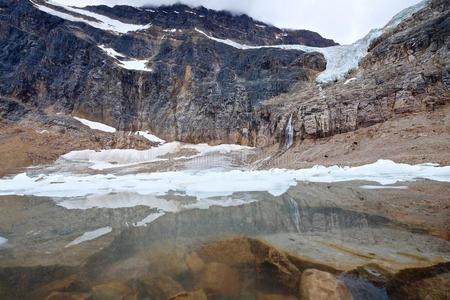 探索 熔化 逃走 阿尔卑斯山 美国 徒步旅行 裂缝 融水