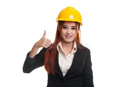 亚洲工程师女人竖起大拇指。