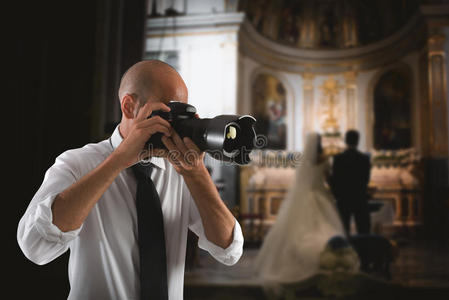 闪光 新娘 摄影 庆祝 丈夫 夫妇 集中 男人 照片 教堂
