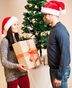 夫妻送礼物图片