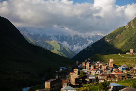 旅行 风景 房子 乡村 草地 山谷 要塞 小山 防守 地标