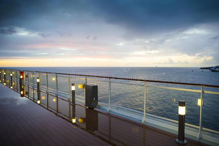 游轮甲板线图片