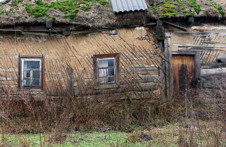 废弃的旧土屋