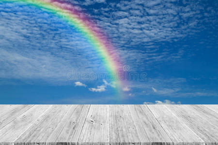 蓝天云与木台和彩虹