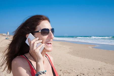 肖像 太阳 面对 说话 复制 轮廓 海滩 电话 手机 智能手机