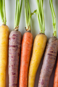 新鲜胡萝卜束图片