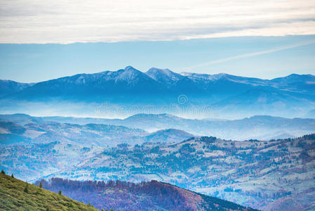 日落时的蓝山