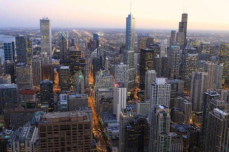 芝加哥天际线视图在黄昏
