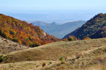 山地秋景