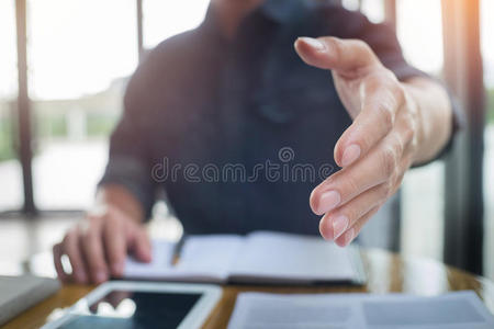 就业 招呼 顾问 协议 商业 工作 商人 通信 男人 握手