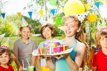 帽子 年龄 朋友 庆祝 乐趣 旗帜 假日 蜡烛 气球 儿童