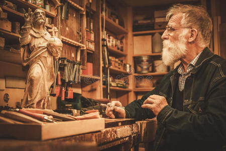 工艺品 男人 木工 真正的 整修 里诺 更新 成熟 现代化
