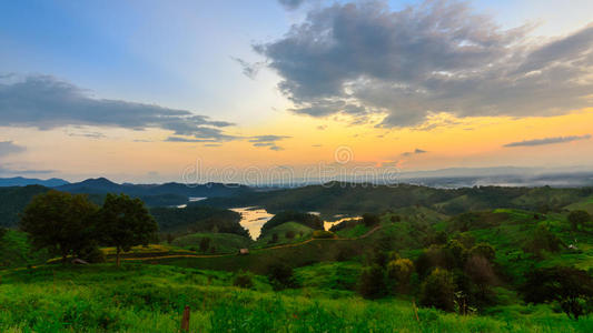 春天 颜色 范围 旅行 环境 季节 小山 阳光 旅游业 夏天