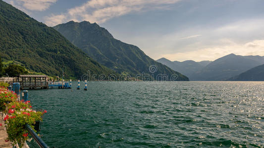 阿尔卑斯山 夏天 美丽的 国家 小山 伊索 自然 池塘 海岸