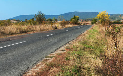 在Noszvaj的自然沥青道路