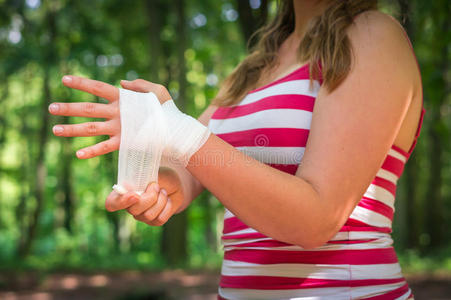 疾病 森林 棕榈 照顾 受伤的 保护 身体 健康 手指 骨折