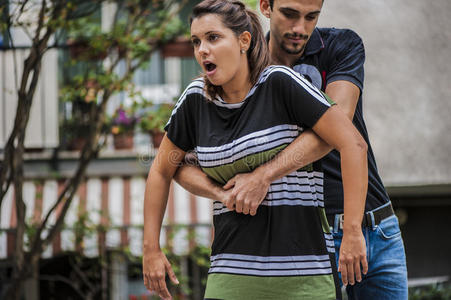 女孩窒息了照片