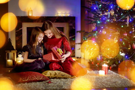 奢侈 圣诞节 小孩 家庭 魔术 起源 蜡烛 庆祝 豪华 礼物