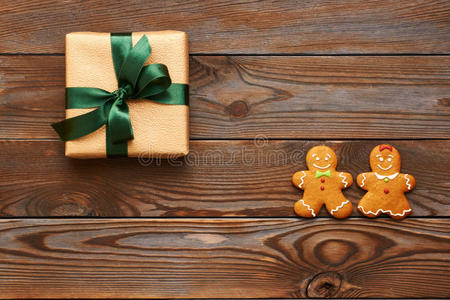 圣诞礼物和姜饼饼干
