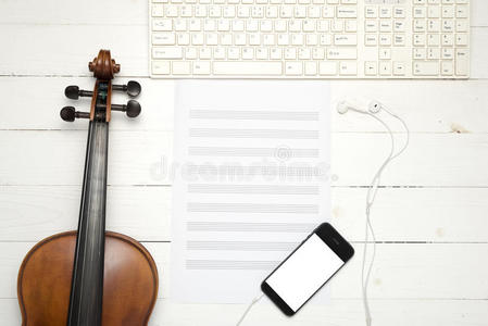 床单 中提琴 大提琴 办公室 工具 笔记本 因特网 桌子
