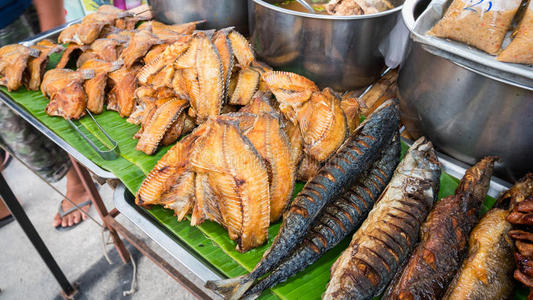 炸泰国风格的摊街食品