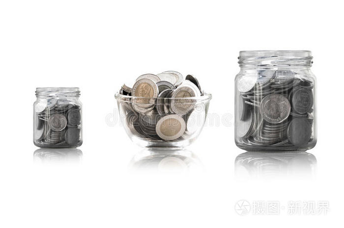硬币在玻璃罐上，储蓄硬币投资和利息概念储蓄货币概念