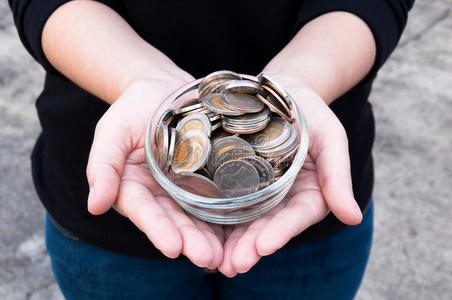 硬币在手储蓄，捐赠投资基金金融支持慈善分红市场