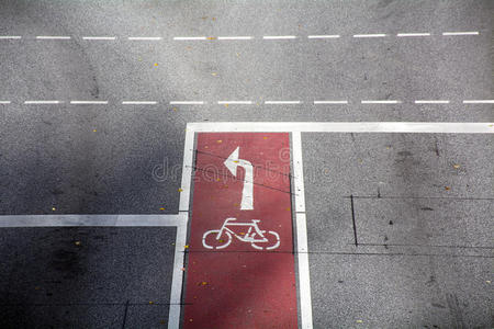 自行车道，自行车道的红色标记，符号和方向