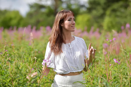 丁香花 森林 美女 美丽的 享受 和谐 女孩 美极了 颜色