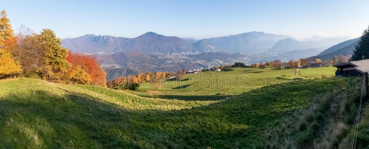 缺口 峡谷 伟大的 射线 太阳 岩石 阿尔卑斯山 范围 夏天