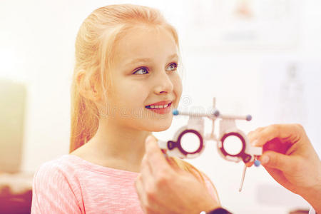 照顾 工具 考试 医生 校正 测量 女孩 诊所 视力 眼镜
