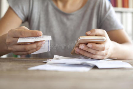 纸张 解释 储蓄 债务 书桌 节约 手指 计数 桌子