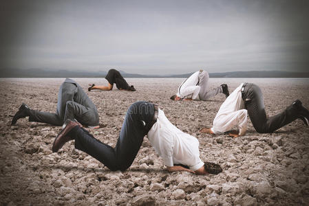 害怕与像鸵鸟一样的商人发生危机照片