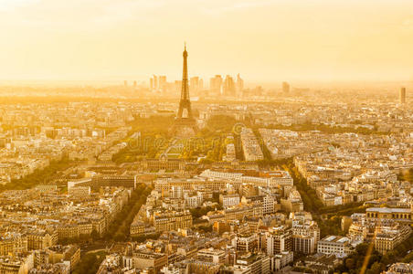 巴黎与埃菲尔铁塔的空中全景