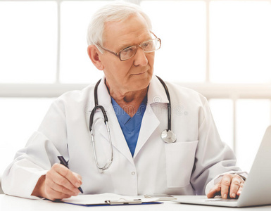 眼镜 笔记 成人 患者 健康 医疗保健 医学 照顾 白种人
