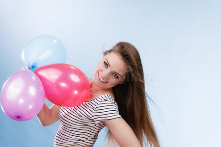 庆祝 魅力 人类 女孩 颜色 头发 气球 微笑 生日 时尚