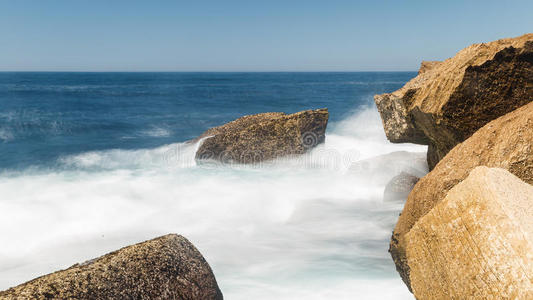 崩溃 探索 海滩 海岸线 危险的 海洋 自然 泼洒 太平洋