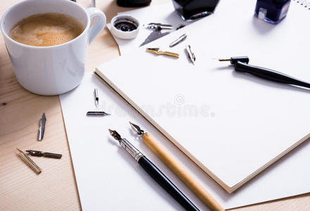 墨水 书桌 绘画 浓缩咖啡 爱好 拿铁 创造力 艺术 特写镜头